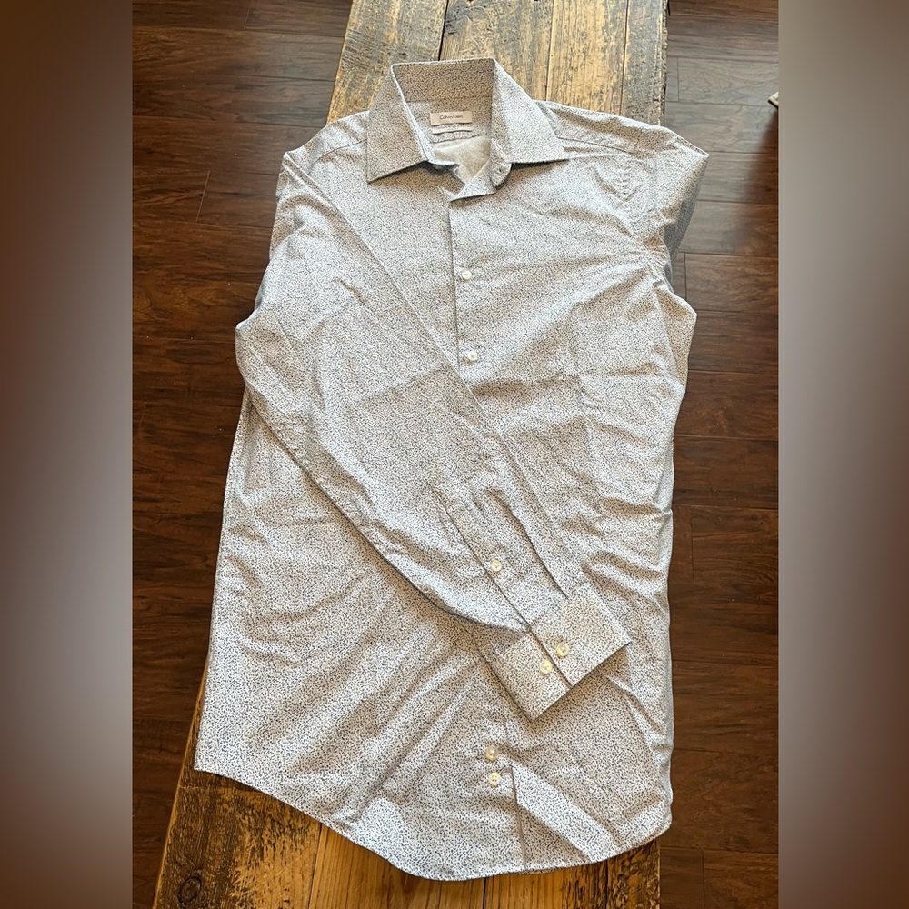 Men’s Calvin Klein shirt